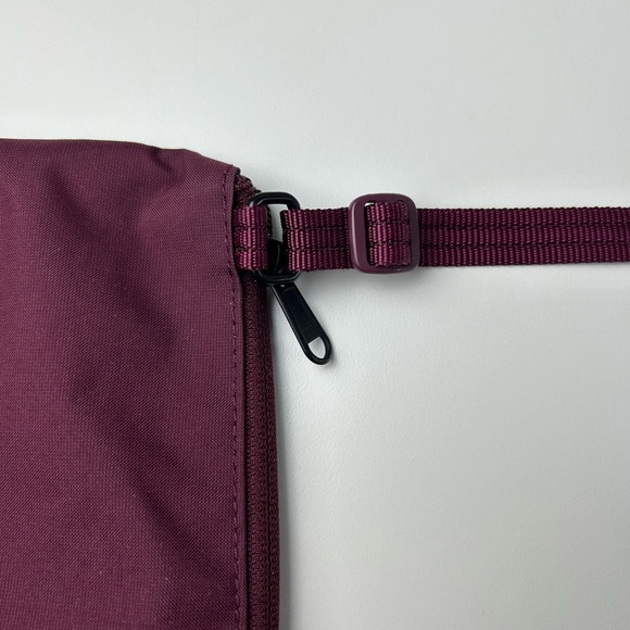 DAKINE Jacky Burgundy Crossbag adjustable strap 10”X 7” - Picture 8 of 15